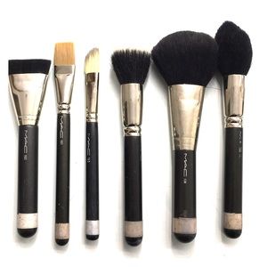 Mac cosmetics brushes bundle.